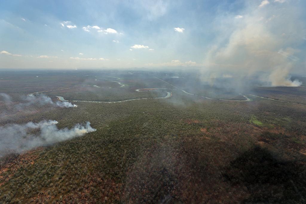 Tinjauan udara penanganan kebakaran hutan dan lahan di Kalimantan Selatan.